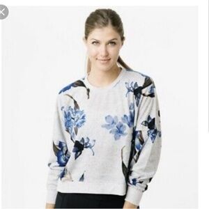 🎉 3/$15 Zyia Active Floral Sweatshirt M